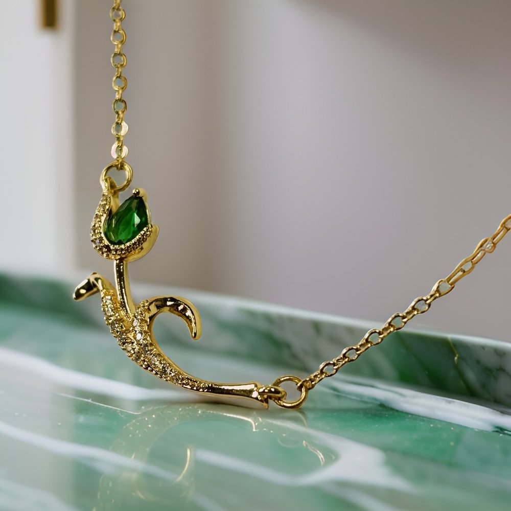 Gold 0.5 ct Jade Rose Zircon Pendant Necklace
